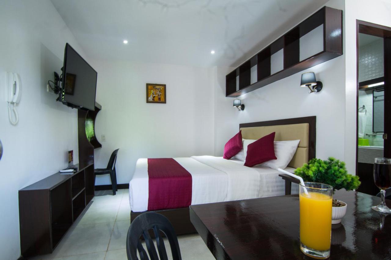 Diamond Hotel And Resto Catarman  Zewnętrze zdjęcie